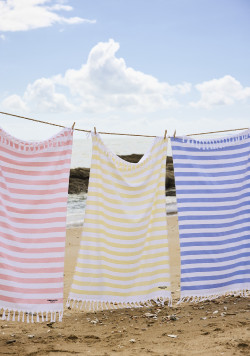 DRAP DE BAIN FOND BLANC RAYE JAUNE BINOU