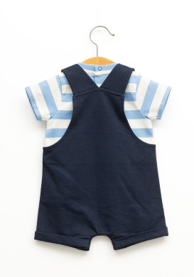 Ensemble salopette courte et tee-shirt rayé bleu bébé