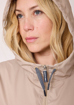 Cape de pluie imperméable beige
