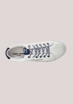 Baskets femme blanche et bleu marine