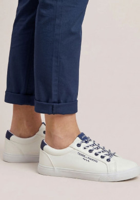 Baskets femme blanche et bleu marine Baskets femme blanche et bleu marine