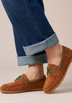Mocassins femme marron avec lacets contrastants verts