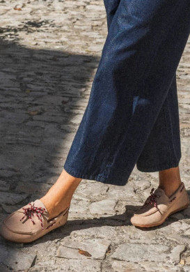 Mocassins femme beige avec lacets contrastants Mocassins femme beige avec lacets contrastants