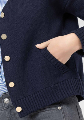 Gilet femme col rond bleu marine boutons dorés - EOM Gilet femme col rond bleu marine boutons dorés - EOM
