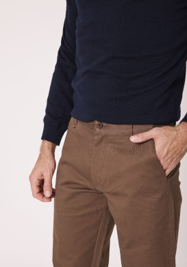 Pantalon Homme coupe chino marron Pantalon Homme coupe chino marron
