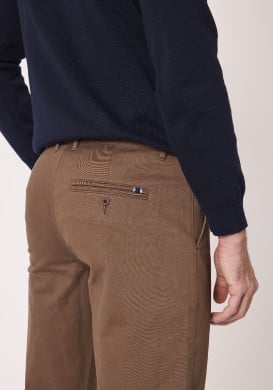 Pantalon Homme coupe chino marron Pantalon Homme coupe chino marron