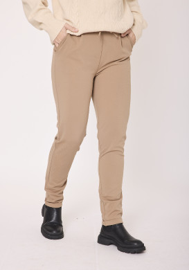 Pantalon femme coupe carotte beige Pantalon femme coupe carotte beige