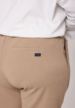 Pantalon femme coupe carotte beige