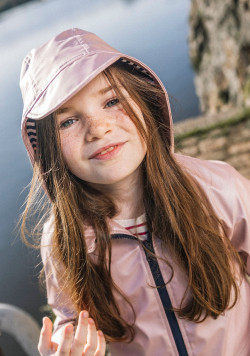 Ciré Fille à capuche rose irisé